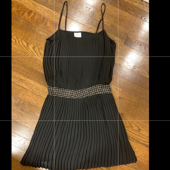 Parker size M cinched waist black pleated dress - Picture 1 of 3